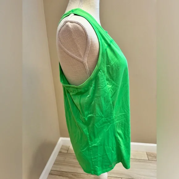 5 for $30 NIKE Green Dri-Fit Tank Top - Picture 2 of 6